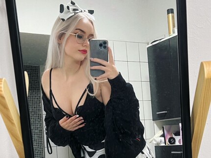 realela18, 20 Jahre, Pornodarstellerin, aus Hannover